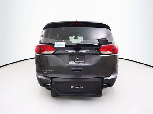 Used 2017 Chrysler Pacifica Touring-L image 6