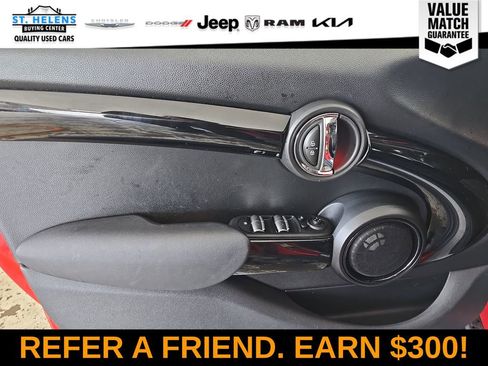 Used 2019 MINI Cooper 4-Door Hardtop w/ Premium Package FWD image 18