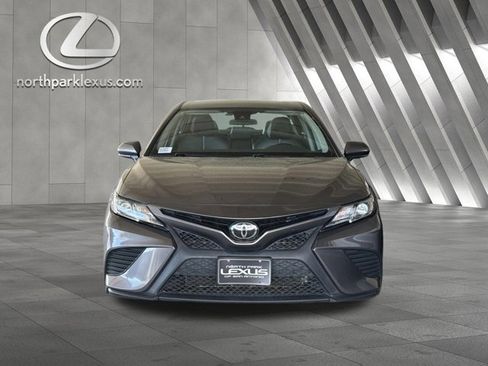 Used 2020 Toyota Camry SE image 4