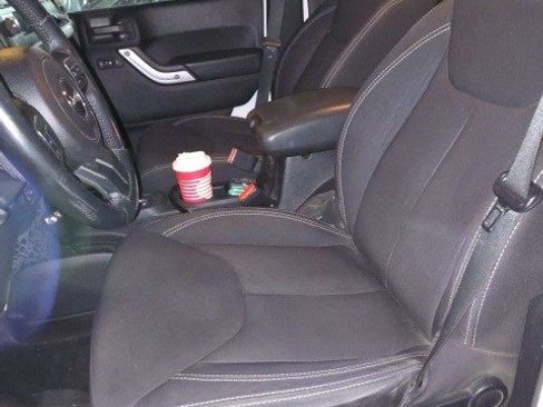 Used 2014 Jeep Wrangler Unlimited Sahara image 15