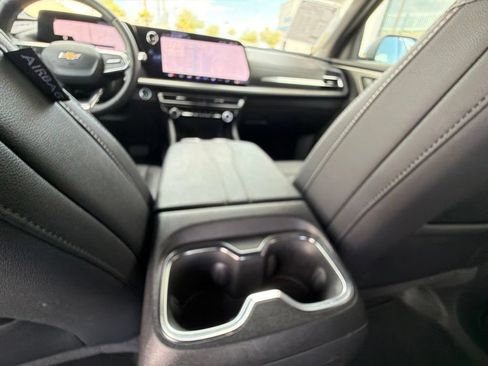 Used 2025 Chevrolet Traverse LT FWD image 46