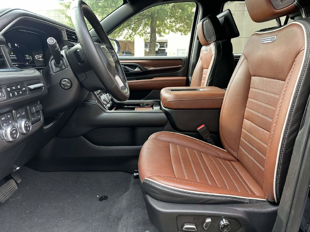 Used 2023 GMC Yukon Denali Ultimate AWD/4WD image 6