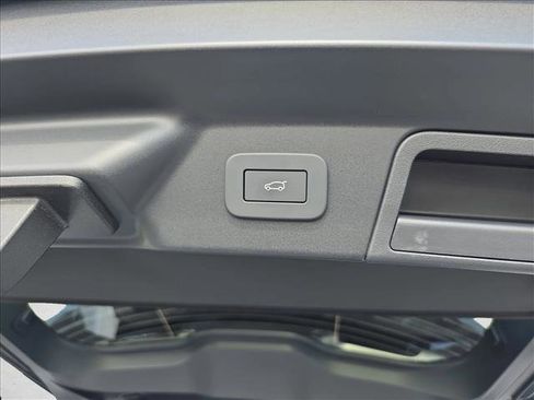 New 2026 Land Rover Range Rover Velar Dynamic SE AWD/4WD image 13
