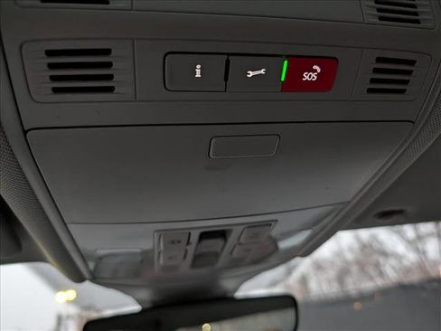 Used 2025 Volkswagen Jetta SE w/ Sunroof Package image 37