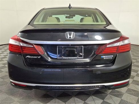 Used 2017 Honda Accord Touring image 8