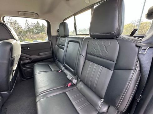 Used 2024 Nissan Frontier SL w/ Technology Package image 11