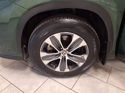 Used 2023 Toyota Highlander XLE image 30