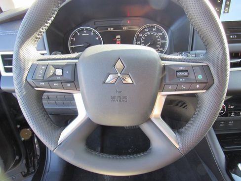 New 2025 Mitsubishi Outlander SE image 23