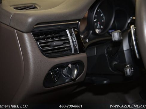 Used 2023 Porsche Macan image 28