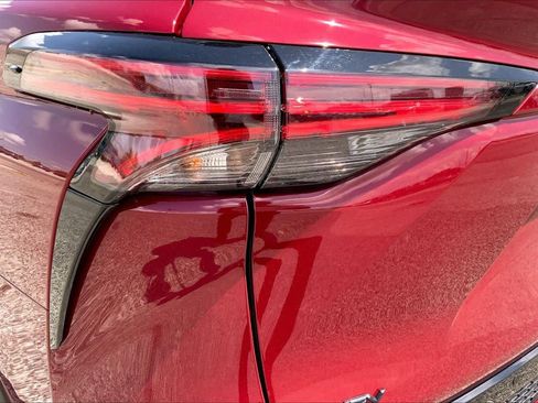 Used 2026 Toyota Sienna XSE FWD image 28