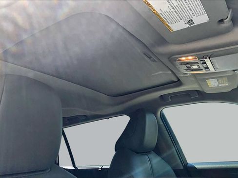 Used 2021 Toyota Highlander XLE AWD/4WD image 14