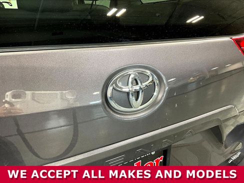 Used 2019 Toyota Sienna XLE FWD image 24