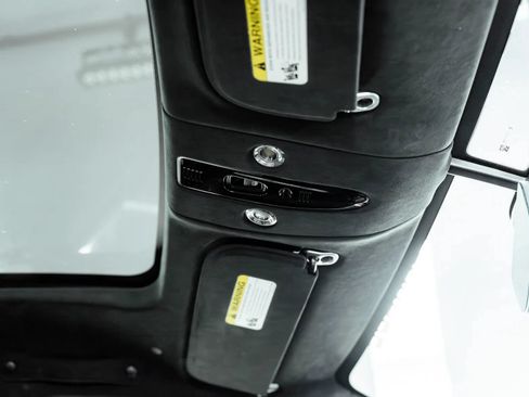 Used 2021 Aston Martin DBX AWD/4WD image 24