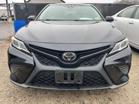 Used 2018 Toyota Camry SE w/ Convenience Package image 2
