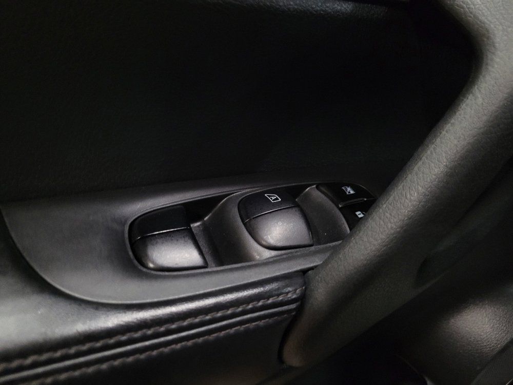 Used 2019 Nissan Rogue S AWD/4WD image 27