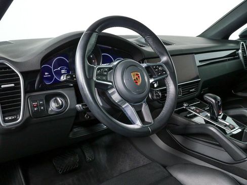 Certified 2023 Porsche Cayenne Coupe image 4