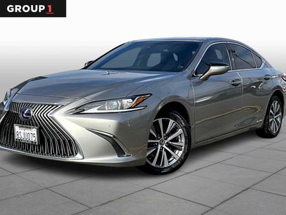 Used 2020 Lexus ES 300h w/ Premium Package