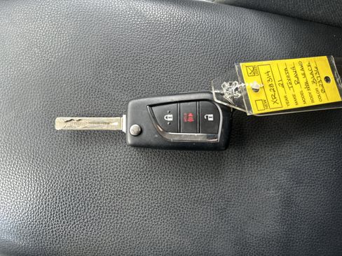 Used 2021 Toyota RAV4 LE AWD/4WD image 18