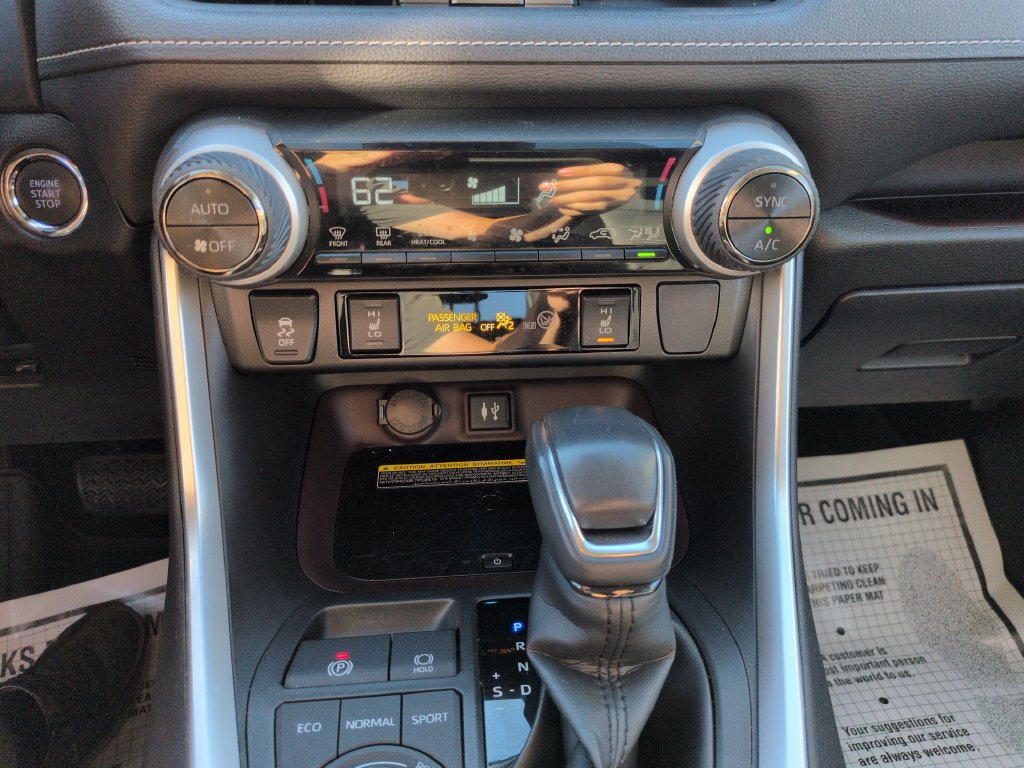 Used 2019 Toyota RAV4 Limited w/ Advanced Technology Package AWD/4WD image 18