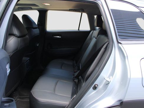 Used 2022 Toyota Corolla Cross XLE w/ Convenience Package FWD image 38