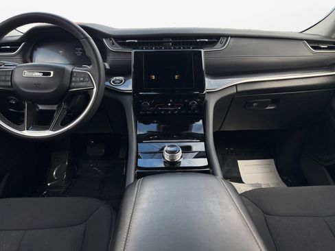 Used 2023 Jeep Grand Cherokee Laredo w/ Luxury Tech Group I image 10