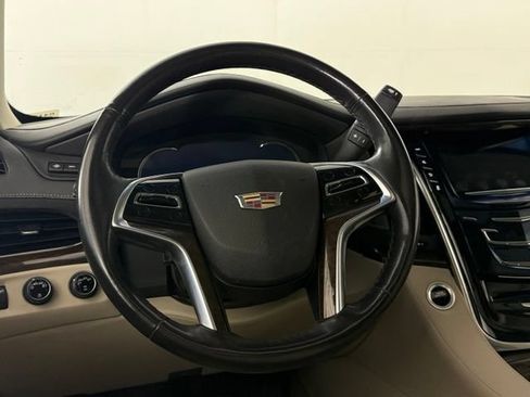 Used 2018 Cadillac Escalade Luxury AWD/4WD image 24