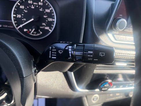 Used 2023 Nissan Rogue SV FWD image 33