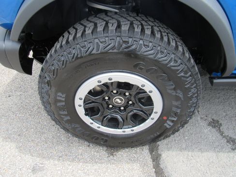 Used 2024 Ford Bronco Black Diamond w/ Sasquatch Package image 9