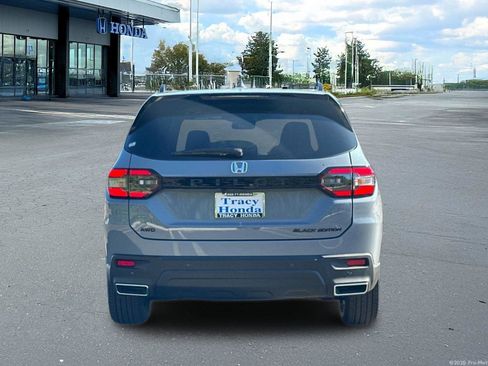 New 2025 Honda Pilot Black Edition image 5