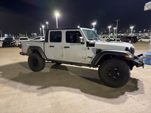 Used 2020 Jeep Gladiator Sport w/ Quick Order Package 24S image 14