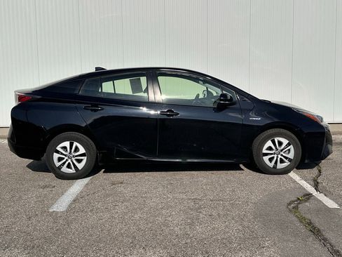Used 2018 Toyota Prius Three FWD image 7