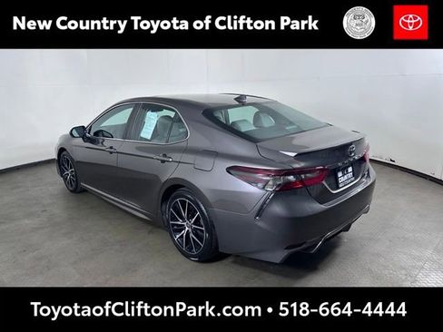 Used 2021 Toyota Camry SE w/ Cold Weather Package AWD/4WD image 5