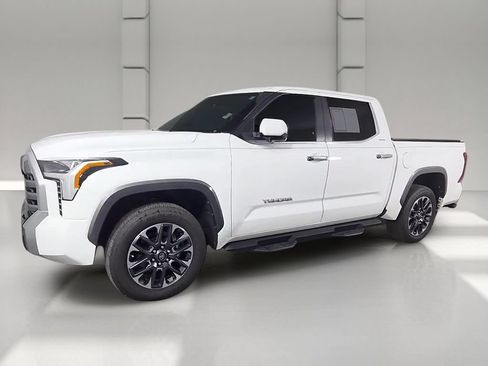 Used 2025 Toyota Tundra Limited AWD/4WD image 49