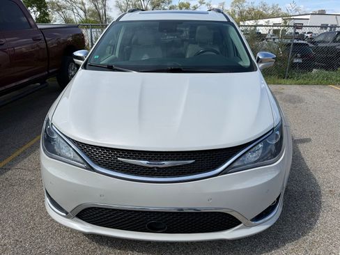 Used 2019 Chrysler Pacifica Limited w/ Advanced Safetytec Group FWD image 6