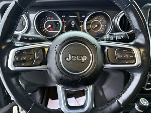 Used 2022 Jeep Wrangler Unlimited Sahara image 10