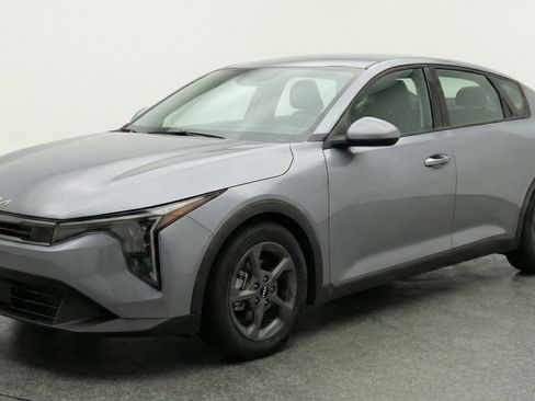 Used 2025 Kia K4 LXS image 3