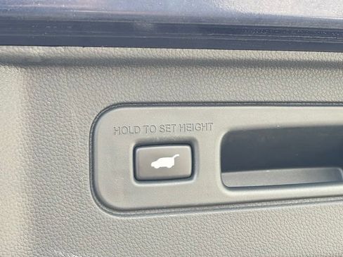 Used 2023 Honda Pilot Touring image 9