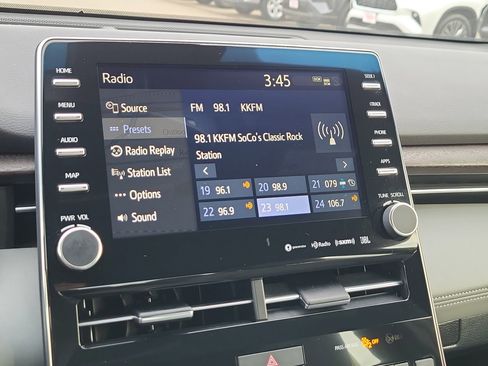 Used 2019 Toyota Avalon Limited image 21