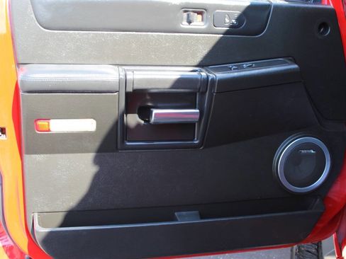 Used 2005 HUMMER H2 SUT w/ Preferred Equipment Group image 18