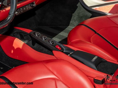 Used 2020 Ferrari F8 Tributo RWD image 21