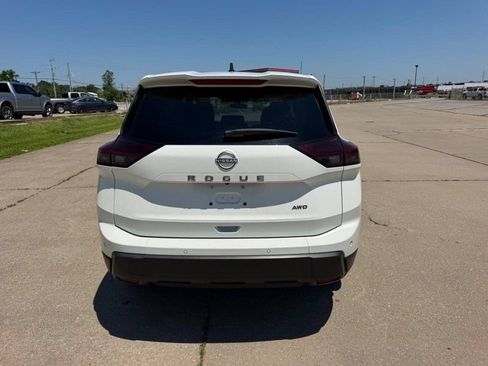 Used 2024 Nissan Rogue S AWD/4WD image 4