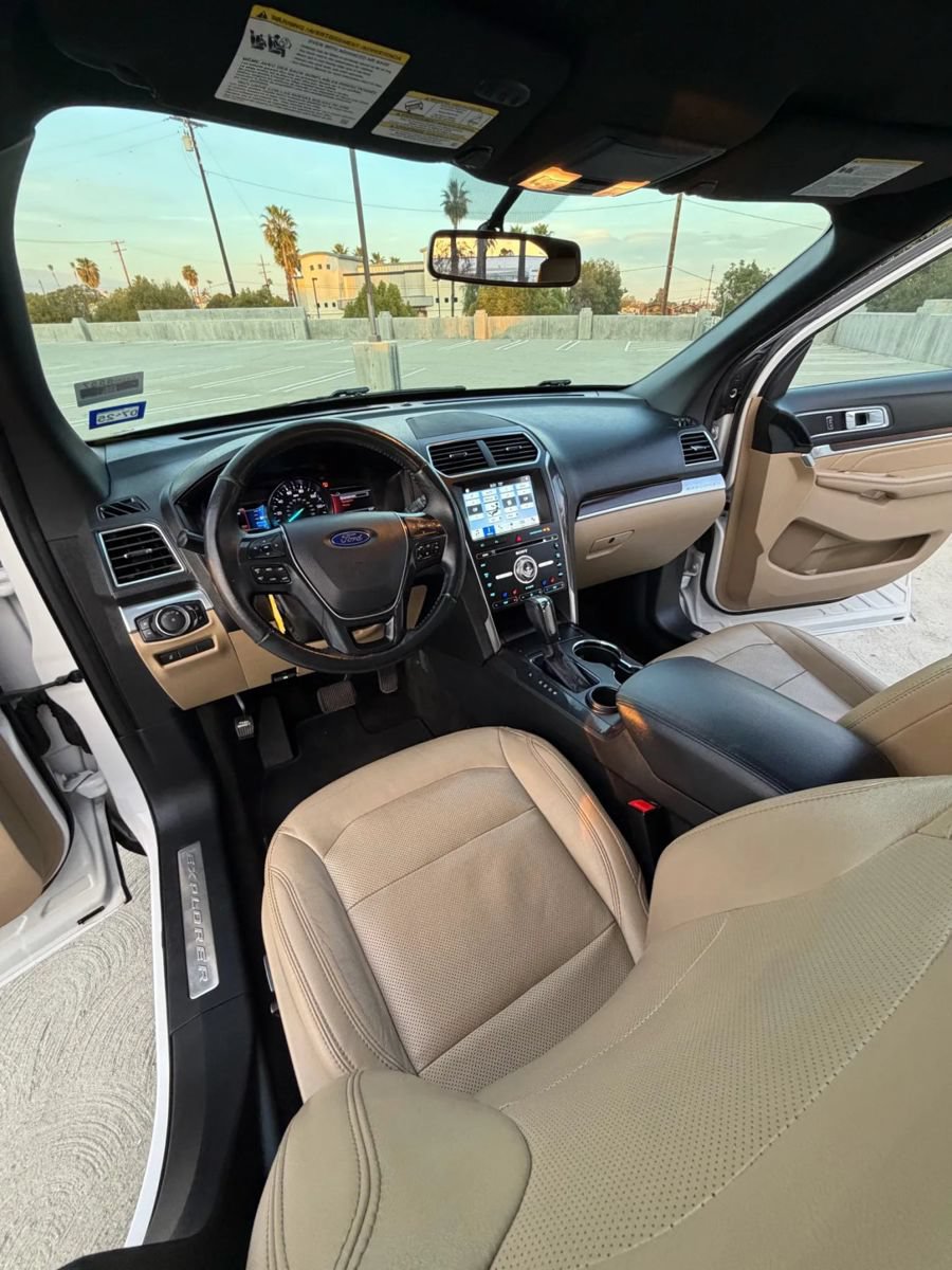 Used 2017 Ford Explorer Limited FWD image 9