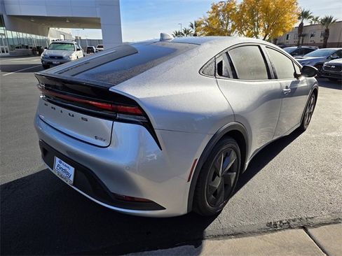 Used 2023 Toyota Prius LE image 4