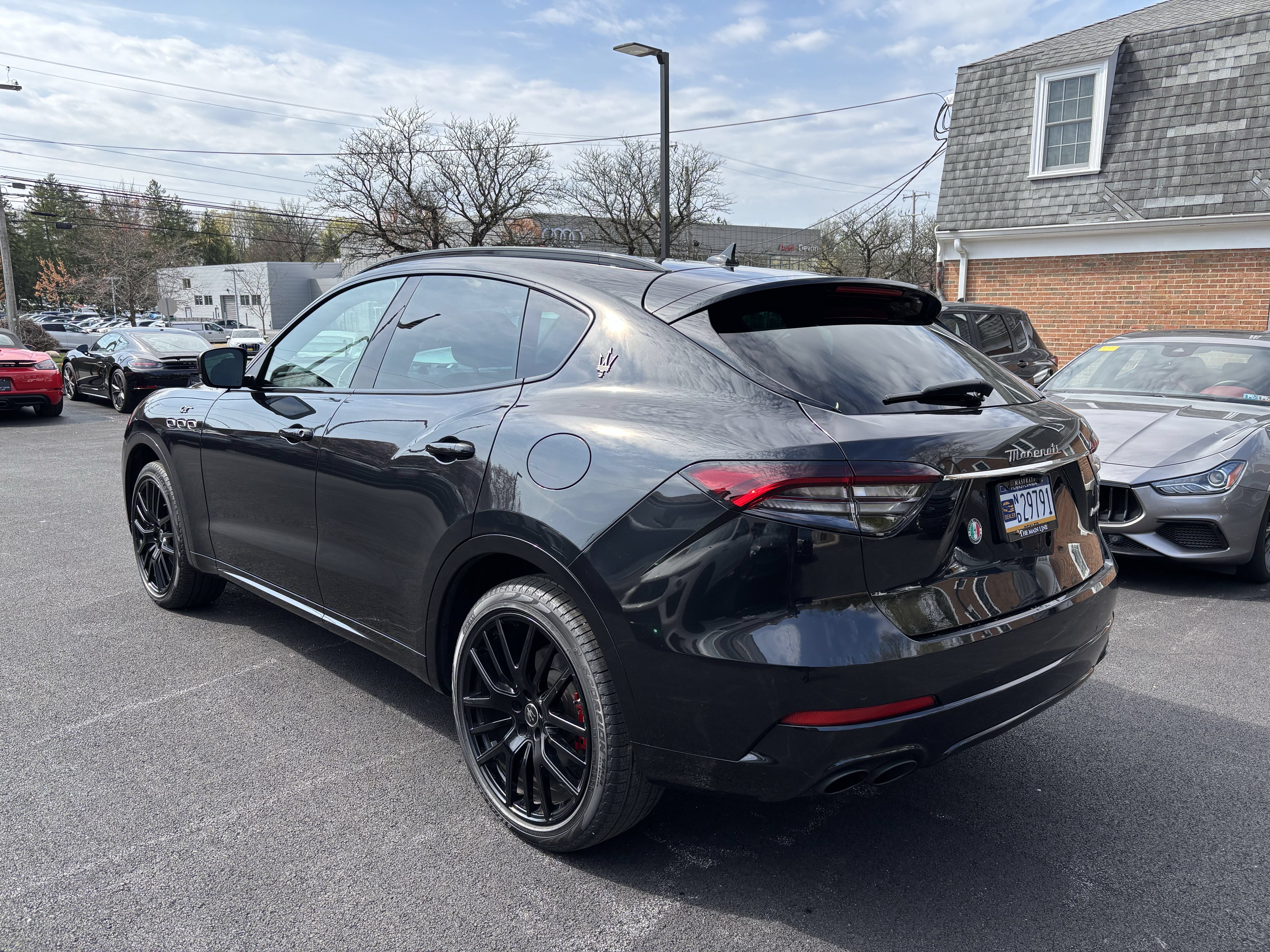Used 2022 Maserati Levante GT AWD/4WD image 3