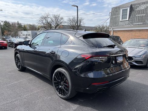 Used 2022 Maserati Levante GT AWD/4WD image 3