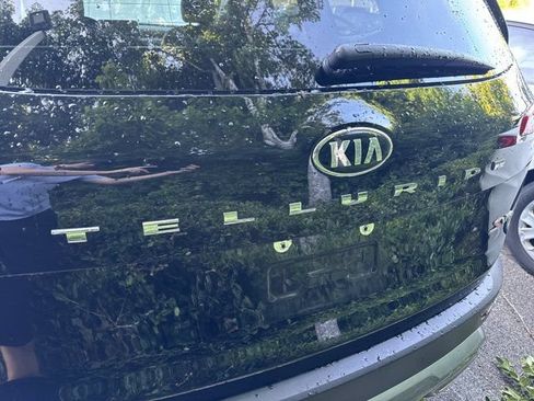 Used 2020 Kia Telluride S FWD image 10