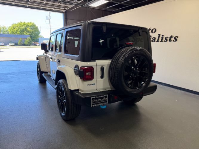 Used 2023 Jeep Wrangler Unlimited Sahara w/ Cold Weather Group AWD/4WD image 3