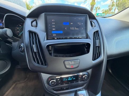 Used 2013 Ford Focus Titanium w/ Titanium Handling Pkg FWD image 2