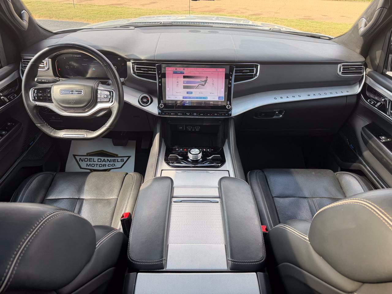 Used 2023 Jeep Grand Wagoneer Series II AWD/4WD image 19