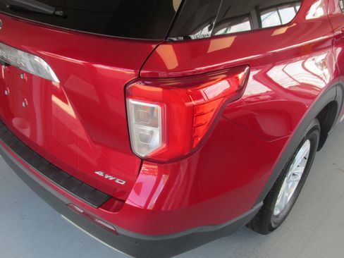Certified 2022 Ford Explorer XLT w/ Equipment Group 202A image 11